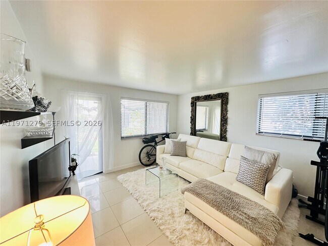 Foto del edificio - 301 Golden Isles Dr
