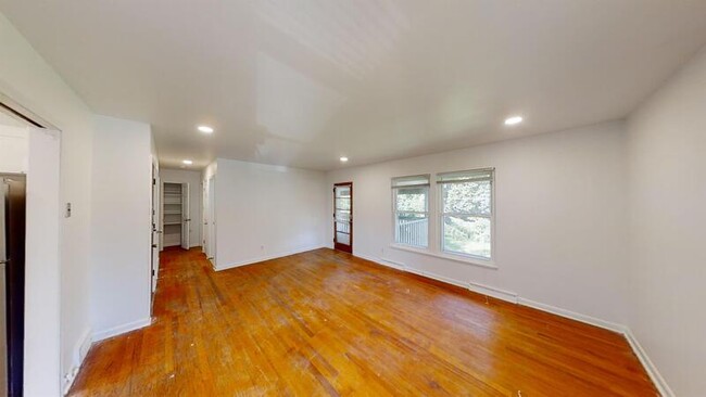 Building Photo - 1615 Peach St