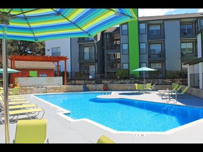 Foto del edificio - 1955 Larkspur Dr