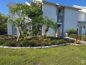 Building Photo - 611 Lively Dr