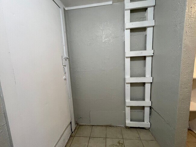 Foto del edificio - Move in special: Remodeled Northwest 2 Bed