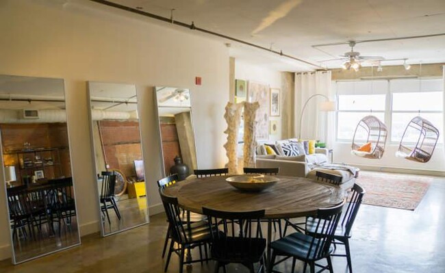 Building Photo - 2 bedroom in Dallas TX 75215