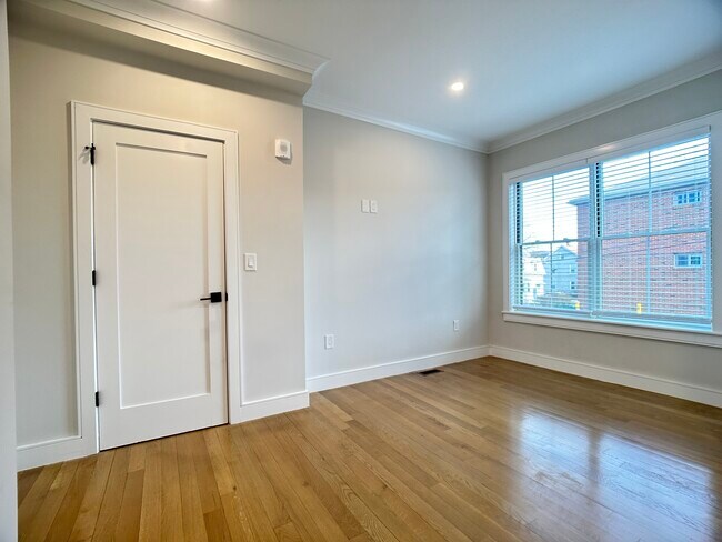 Building Photo - 17 Greylock Rd