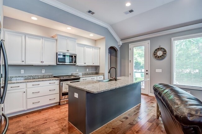 Building Photo - 85 Nokes Dr