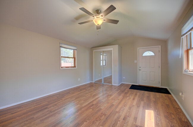 Building Photo - 2024 Plainfield Rd