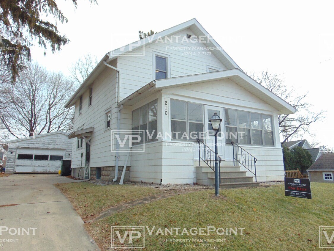 210 Black St, Kaukauna, WI 54130 House Rental in Kaukauna, WI