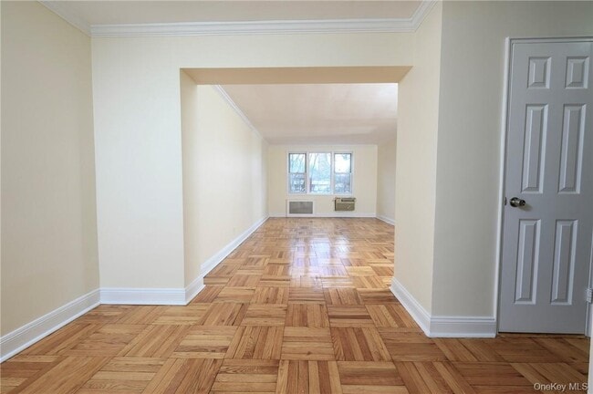 Building Photo - 2 Sadore Ln