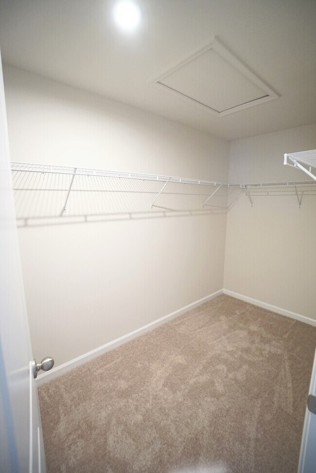 Building Photo - 2415 Hearth Dr