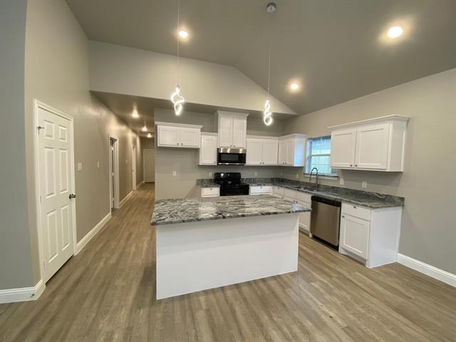 Building Photo - 2211 Henry St