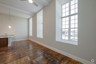 2BR, 1BA - 1,045SF - King Philip Lofts