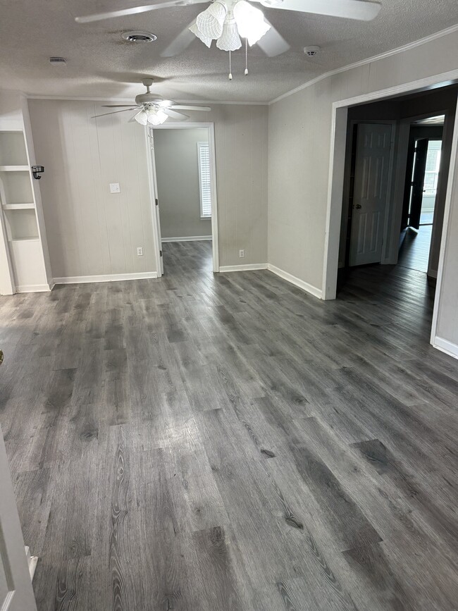 Building Photo - 2412 Leaphart Rd