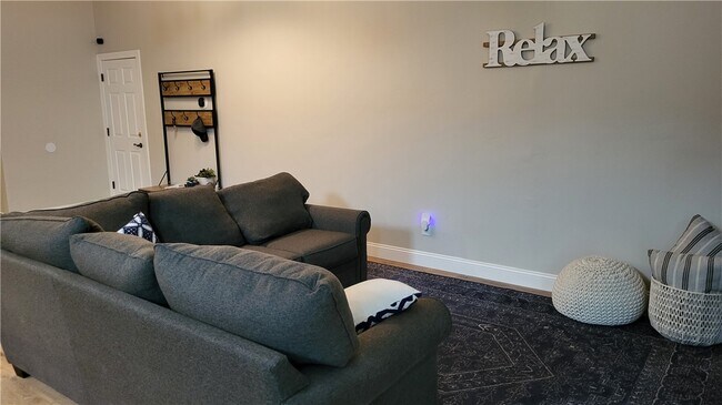 Building Photo - 6305 Vista Laguna Dr