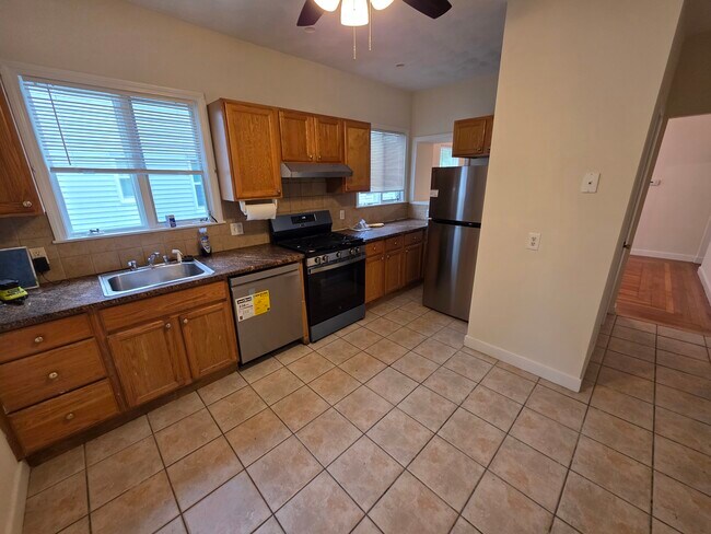 Foto del edificio - 1028 Fellsway