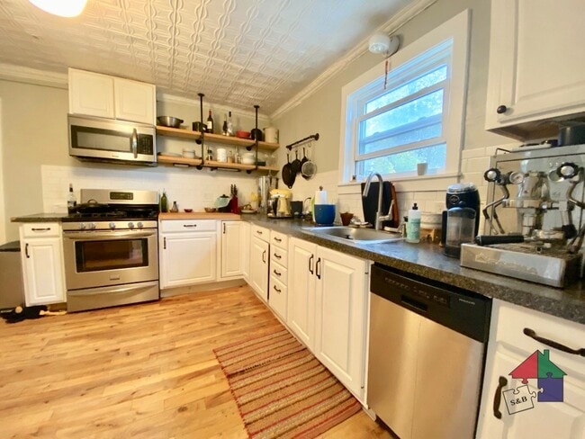 Updated Kitchen! - 47 Mansion St