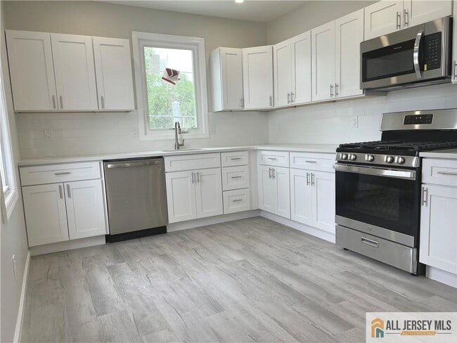 Foto del edificio - 588 Livingston Ave