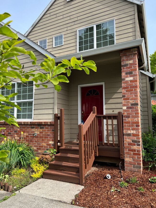 Foto del edificio - 2 Bed, 2 1/2 Bath townhome close to the River!