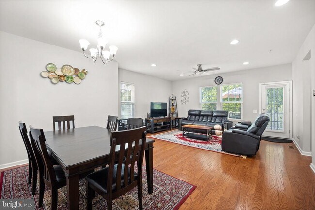 Foto del edificio - 1738 Beacon Ln