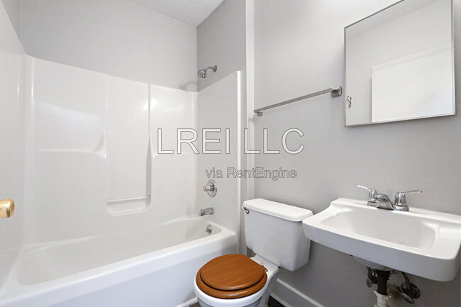 Building Photo - 1273 S Clay St