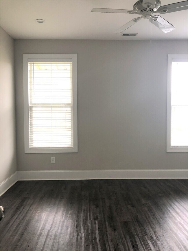 Building Photo - 605 W 5th North St Unit D FOR RENT!