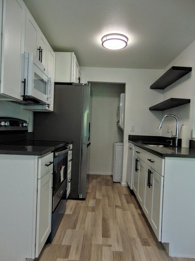 Foto del edificio - Beautifully Updated 2 Bedroom/2 Bath Renton Condo!