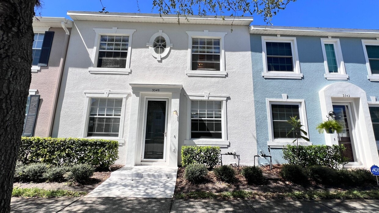 Upgraded Avalon Park 3 Bed/2.5 Bath Townhome! - Upgraded Avalon Park 3 Bed/2.5 Bath Townhome!
