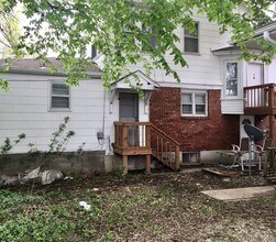 Building Photo - 1203 E Walnut St