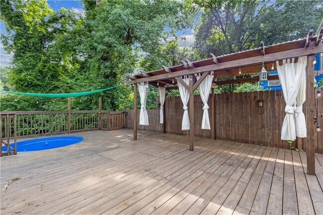 Foto del edificio - 844 Deckner Ave SW