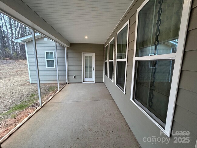 Building Photo - 8807 Chapel Grove Crossing Dr