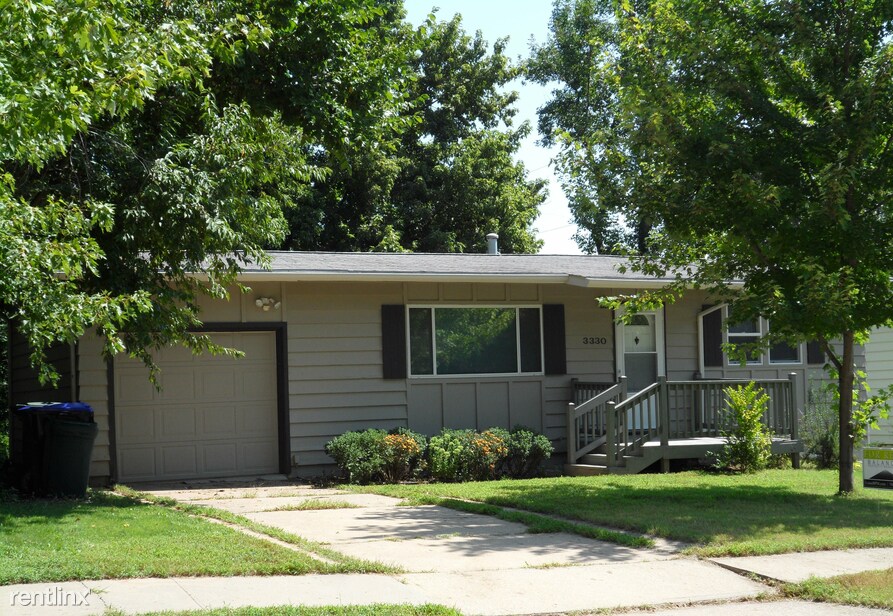 3 br, 2 bath House 3330 SW Westwood Dr House Rental in Topeka, KS