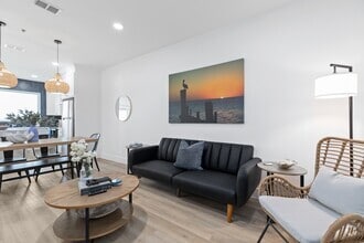 Building Photo - 111 W Sunny Isle Dr
