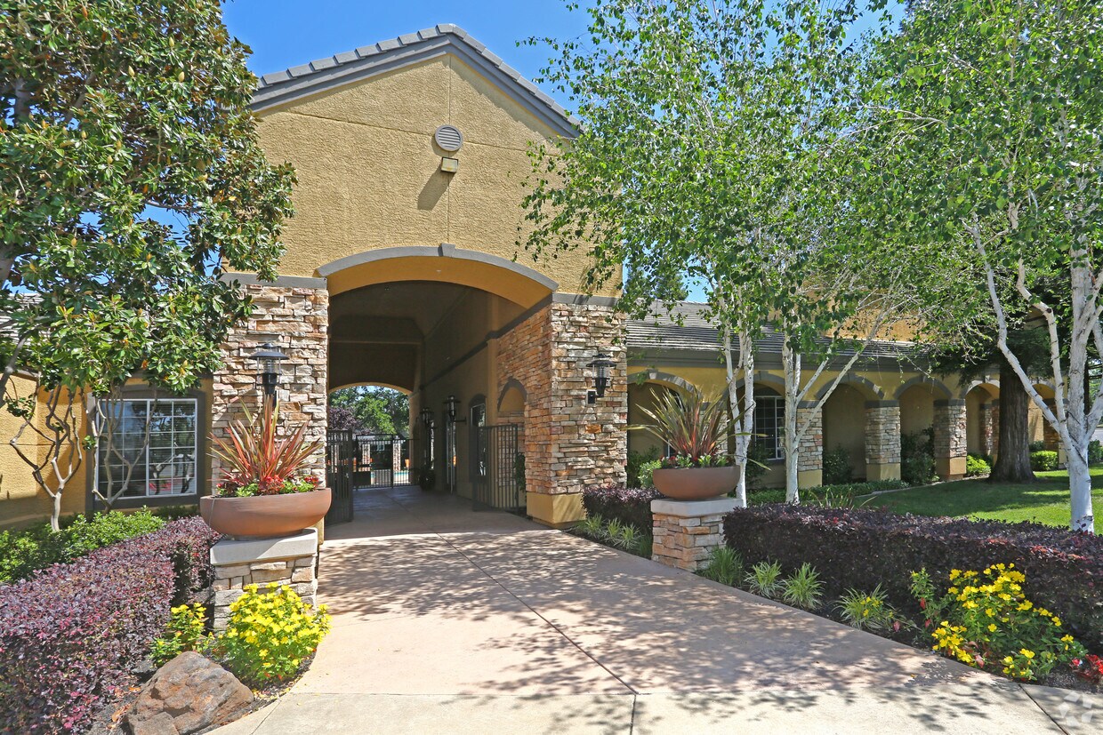 OAK BROOK APARTMENTS Apartments Rancho Cordova, CA