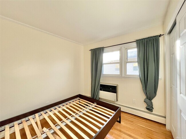 Foto del edificio - 146-22 25th Rd