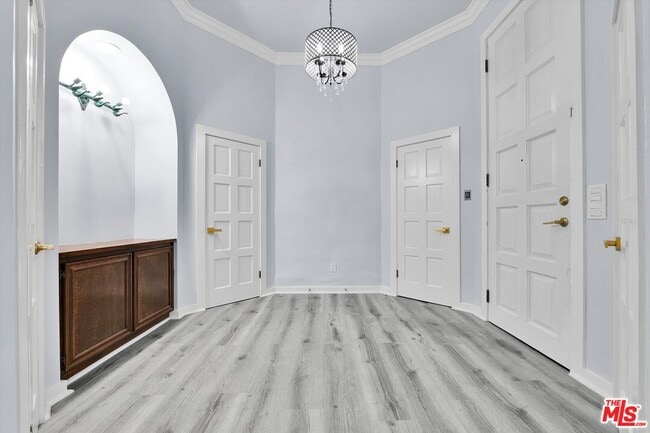 Building Photo - 1713 Queens Ct