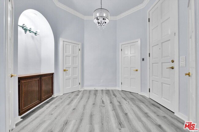 Foto del edificio - 1713 Queens Ct