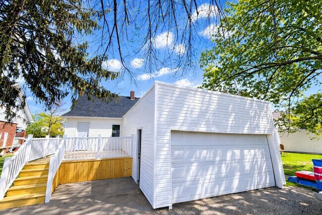 Foto del edificio - Wapak – Fully Remodeled Home with 2-Car Garage