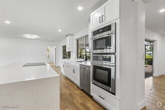 Building Photo - 1041 N Waterway Dr