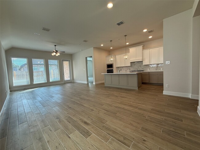 Building Photo - 42615 Mystery Ln