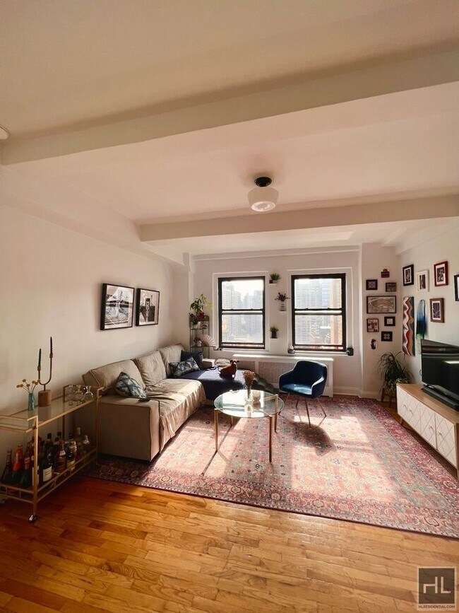 Building Photo - W 72nd St