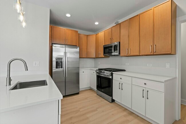 Building Photo - 432 S Maple Ave