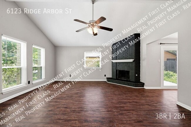 Foto del edificio - 6123 Ridge Arbor St