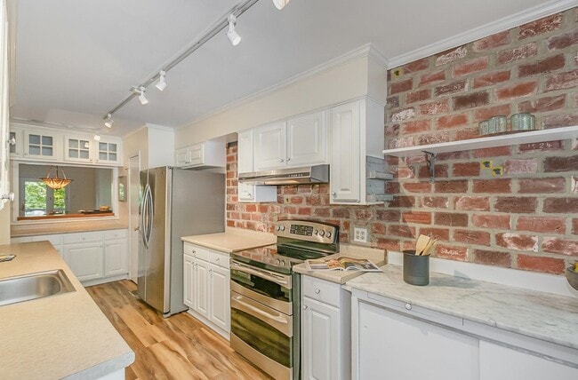 Building Photo - 208 Ridge Trl