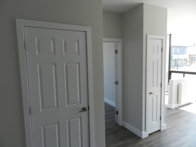 Building Photo - ONE BEDROOM APARTMENT LOCATED IN THE HEART...