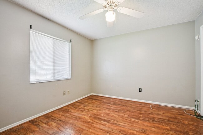Building Photo - 2285 Lake Francis Dr