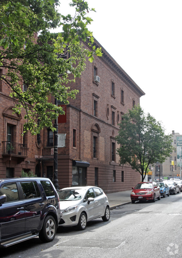 Foto del edificio - 2380-2388 Adam Clayton Powell Jr Blvd