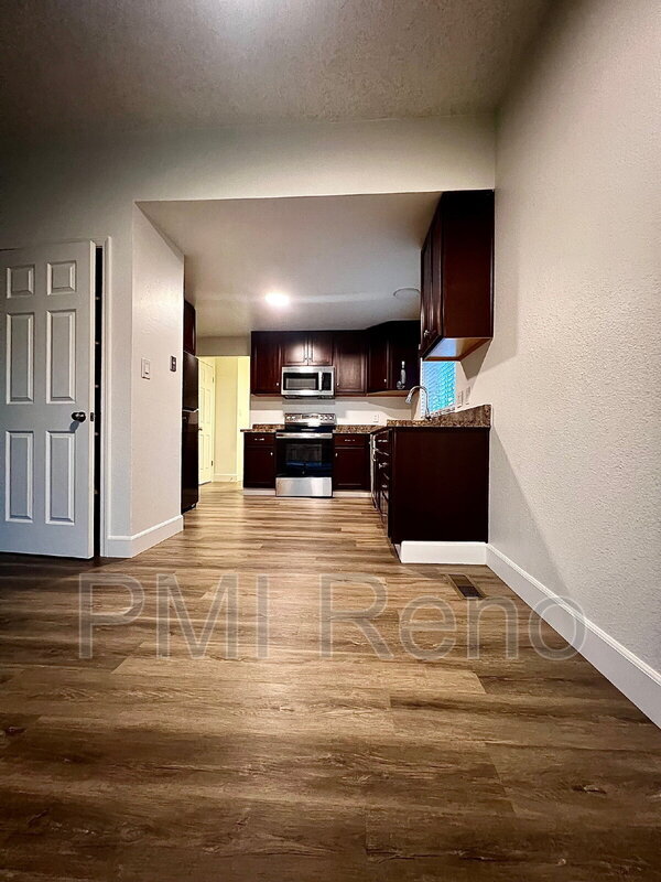 Foto del edificio - 812 Glen Molly Dr