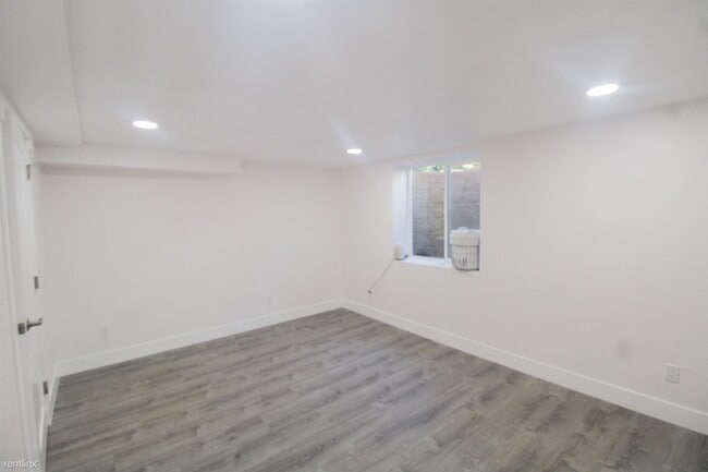 Building Photo - 2 br, 1 bath Duplex - 21107 Damson Road B