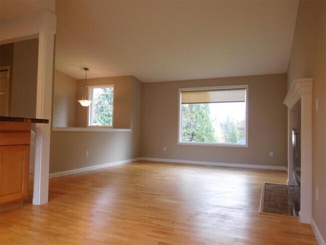 Building Photo - 4 bedroom in Kirkland WA 98034