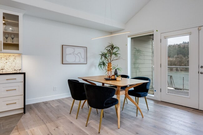 Dining Room - 525 SE Marion St