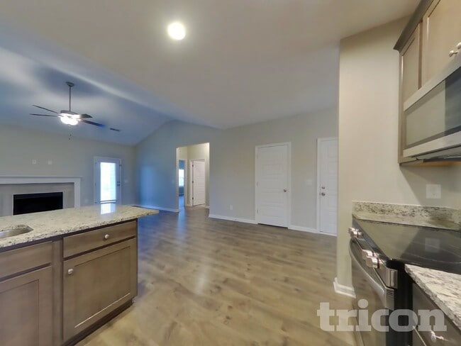 Building Photo - 825 Ellyson Dr