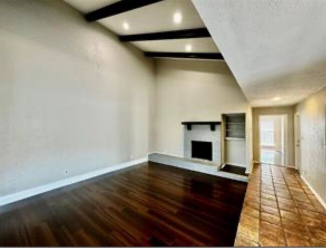 Building Photo - Fully renovated and ready for occupancy. R...